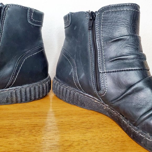 Clarks Caroline Orchid Ruched Black Leather Ankle Booties Comfort Womens SZ 9.5 - Picture 9 of 12
